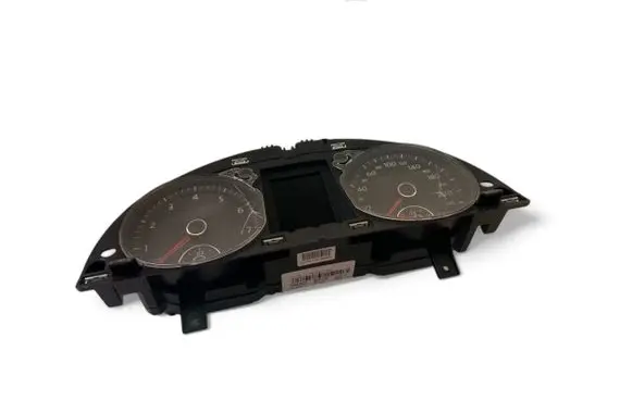 Volkswagen PASSAT B7 Speedometer (instrument cluster) 3AA920870E