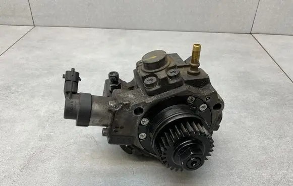 Nissan X-Trail T32 Fuel injection high pressure pump 0445010250 167002972R H8201045496