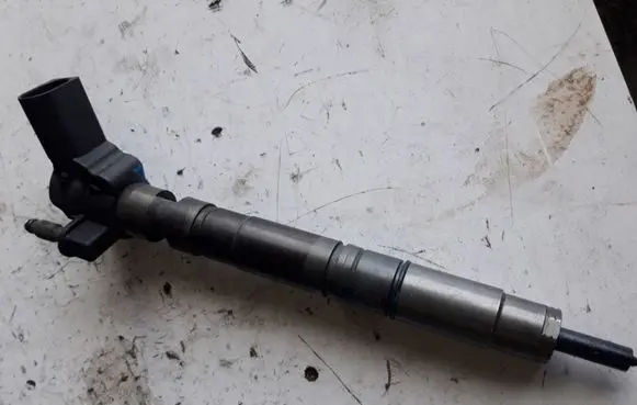 Audi A6 S6 C6 4F Fuel injector 03L130277