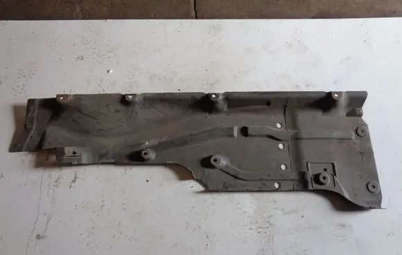 Mercedes-Benz ML W164 Center/middle under tray cover A1646190438