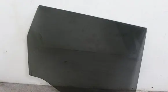 Nissan X-Trail T31 Rear door window glass