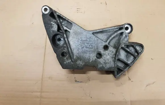 Audi A3 S3 A3 Sportback 8P Engine mounting bracket 06J199207K