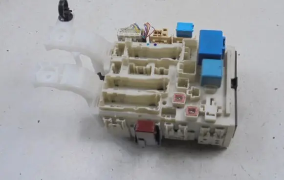 Toyota Yaris Fuse box set 82730-52700