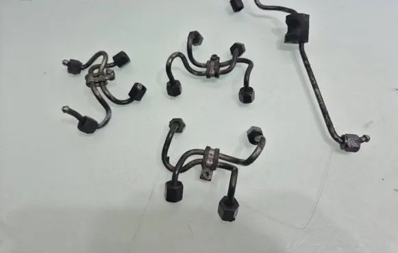 BMW 5 E60 E61 Fuel injector supply line/pipe 