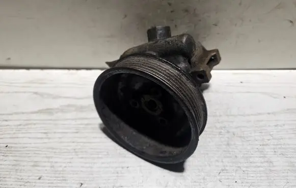Volkswagen Golf III Power steering pump 7849701 030145269A