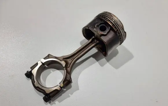 Lexus IS 200-300 Piston with connecting rod 1310146081 1320146061 1320146060