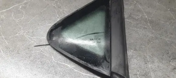 Seat Leon (1P) Rear side window