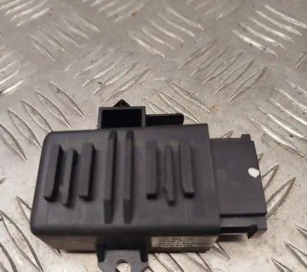 Volkswagen Touareg I Seat heating relay 1K0959772