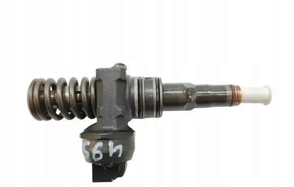 Volkswagen PASSAT B5.5 Fuel injector 038130073AJ