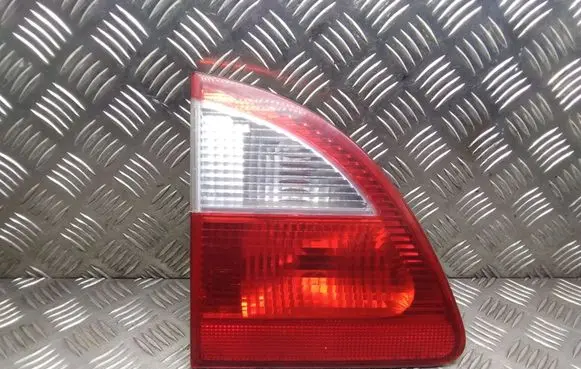 Tailgate rear/tail lights