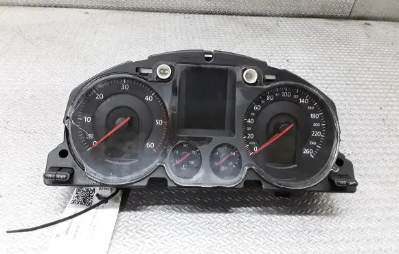 Volkswagen PASSAT B6 Speedometer (instrument cluster) 3C0920870Q