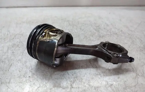 Hyundai Santa Fe Piston with connecting rod 