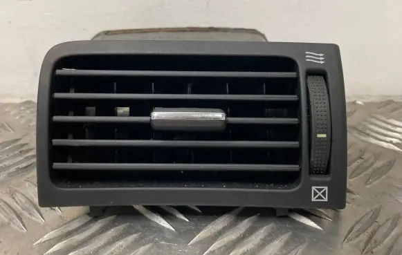 Toyota Avensis T250 Dashboard side air vent grill/cover trim 8518