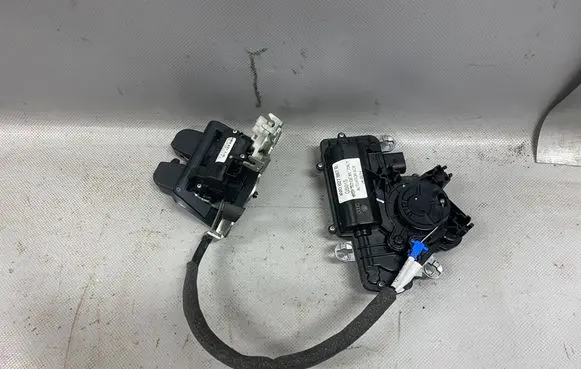Audi Q7 4M Tailgate/trunk/boot lift motor 4M0827887B 4M0827506