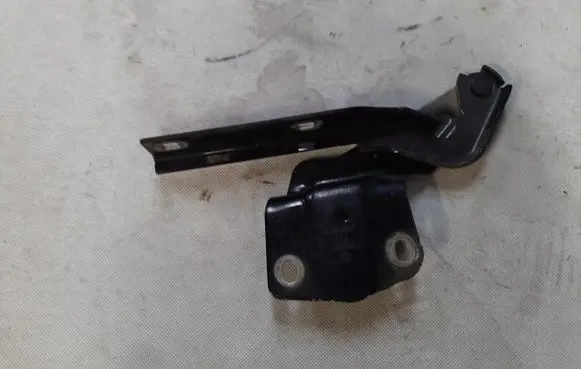 Volkswagen Jetta VI Tailgate hinge 5C6823302A