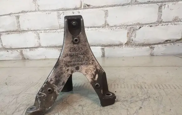 Audi A4 S4 B7 8E 8H Engine mounting bracket 8E0199308AF
