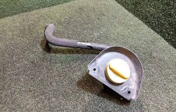 Renault Master III Oil filler cap 8200795333