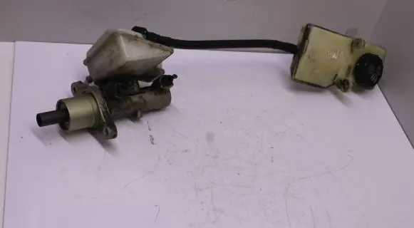 Master brake cylinder