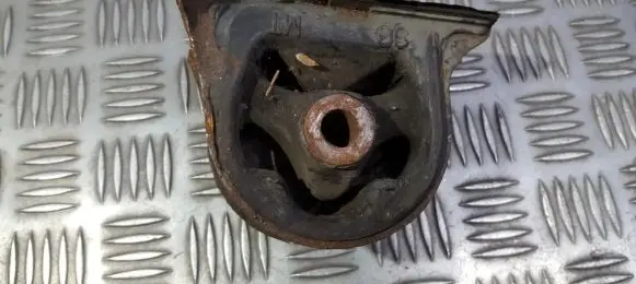 Honda Accord Engine mount bracket