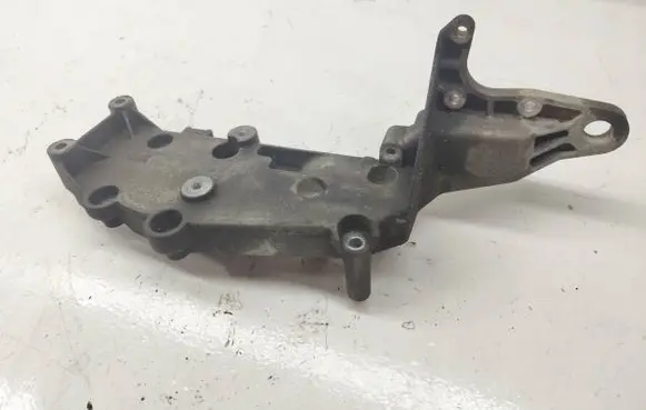 Volvo S40, V40 Engine mounting bracket 9497106