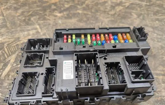 Ford Fusion II Fuse module GU5T15604BDD