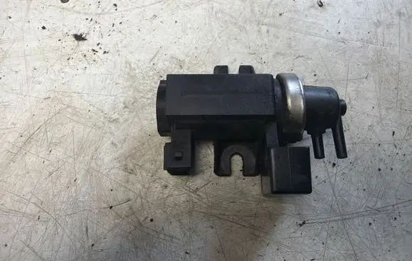 BMW 3 E46 Turbo solenoid valve 2247906