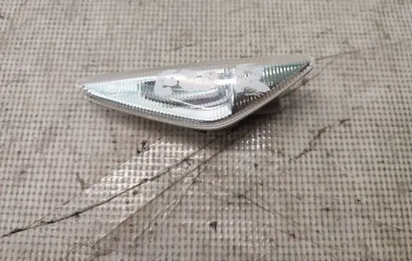 BMW X5 E70 Front fender indicator light 7171008 63137171008