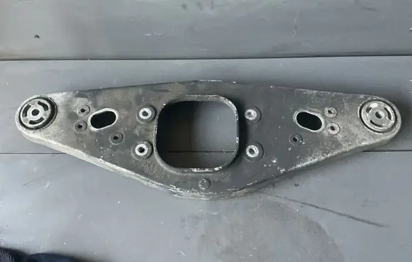 Mercedes-Benz E W211 Rear differential/diff mount bracket a2303522206