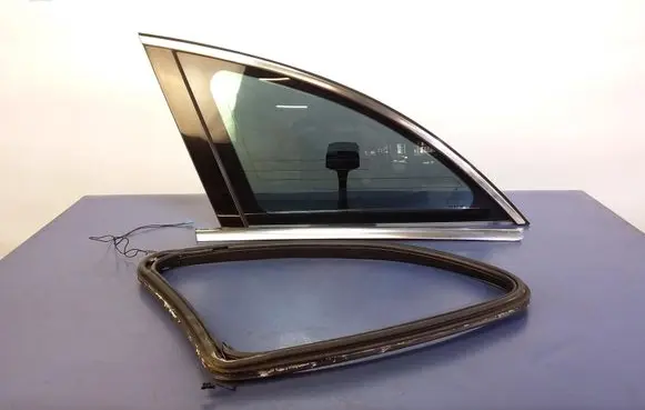 Mercedes-Benz R W251 Rear side window