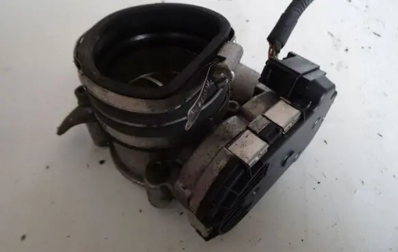 Mercedes-Benz C W203 Throttle valve A1110980109