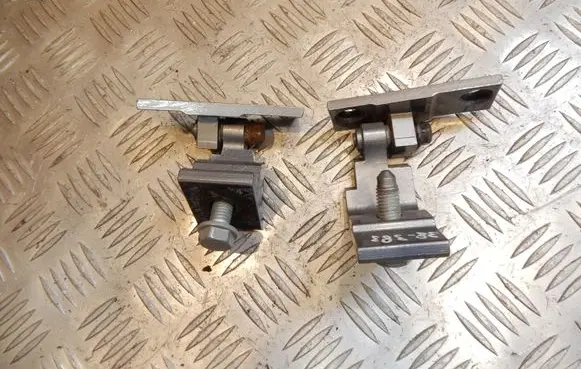 Rear door hinge set