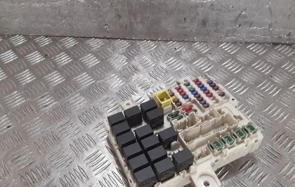 Mitsubishi Colt Fuse module MN108320