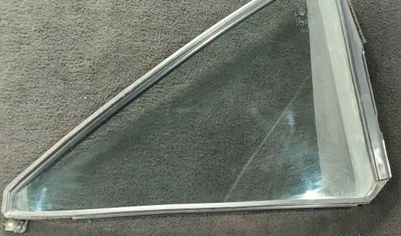 Mazda 323 F Rear vent window glass 43R005834 NSGM3108 DD0T23