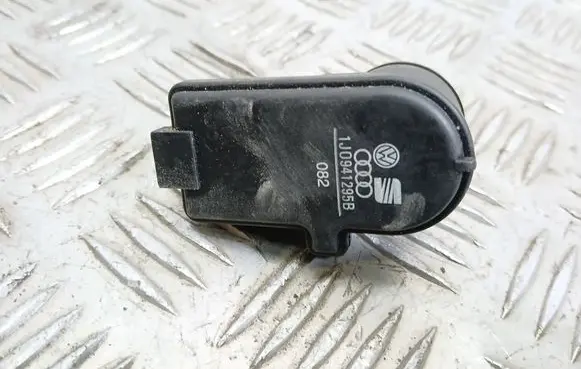 Volkswagen Golf IV Headlight level adjustment motor 1J0941295B