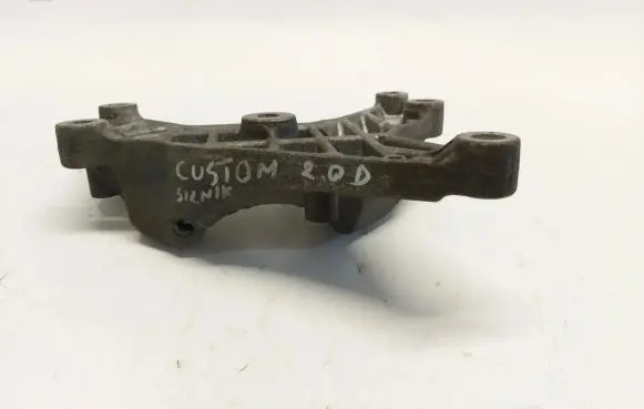 Engine mount bracket