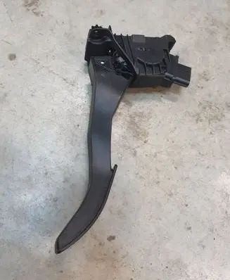 Volkswagen Golf VII Accelerator throttle pedal 5Q1723503H LHD