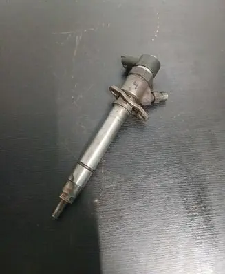 Volvo XC90 Fuel injector 8658352