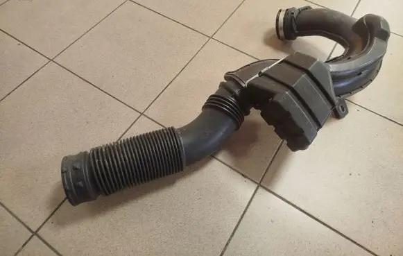 Opel Vivaro Air intake duct part 93451664 165755972R