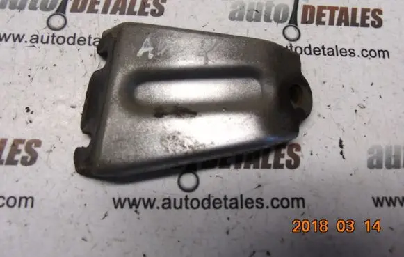 Toyota Avensis T220 Front bumper mounting bracket
