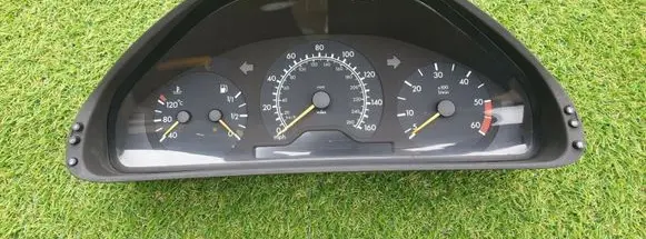 Mercedes-Benz E W210 Speedometer (instrument cluster) 2105409747