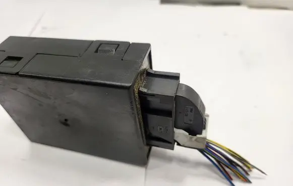 BMW X5 E53 Air suspension control unit module (rear) 37141092396