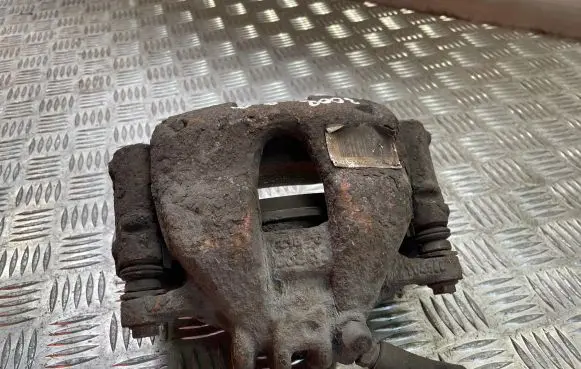 Peugeot 3008 I Front brake caliper