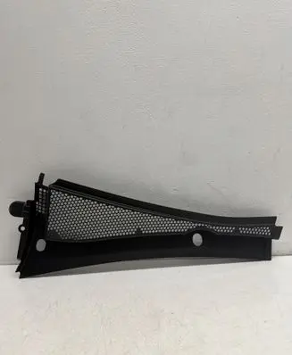Peugeot 208 I Wiper trim 9673302777