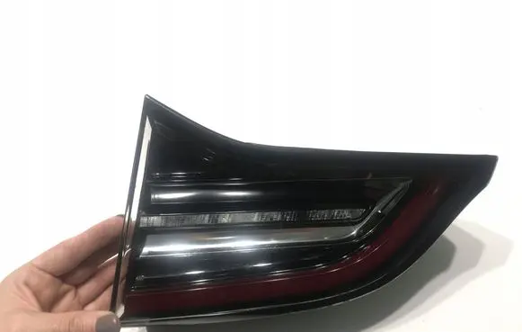 Tesla Model 3 Tailgate rear/tail lights