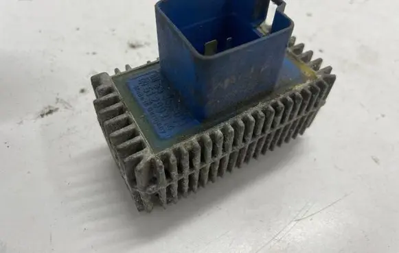 Opel Zafira B Glow plug pre-heat relay 55353011