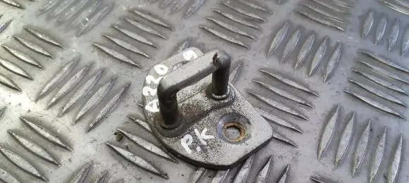 Renault Clio III Front door lock loop/hook striker 219230D