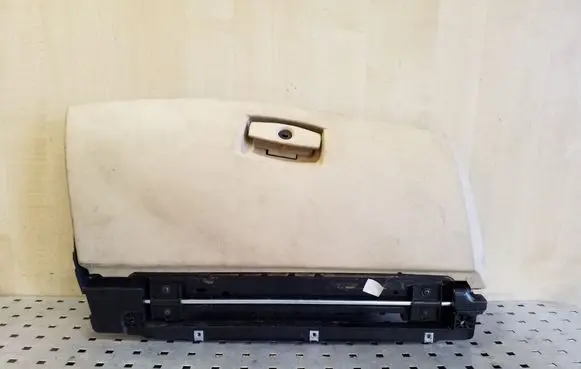 Glove box