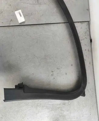Volvo C40 Front door glass trim molding 32274747