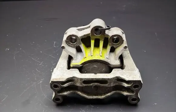 Engine mount bracket