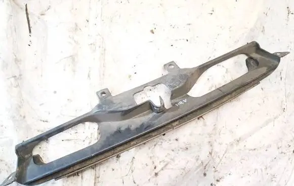 Honda HR-V Engine bonnet/hood lock trim molding 